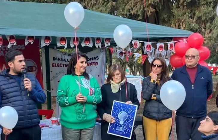 La jornada concluyó con la suelta de globos blancos en memoria a los pacientes que ya no están.