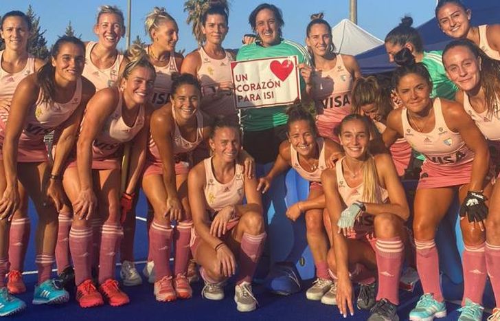 Las Leonas, felices luego del debut con goleada a Uruguay.