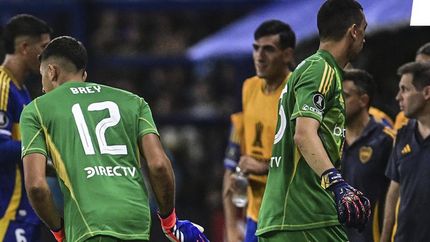 El momento justo de la salida de Marchesín y el ingreso de Brey en el arco de Boca.