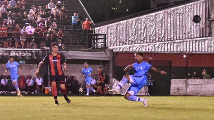 Luis López anotó un golazo de otro partido. Luis López anotó un golazo de otro partido.
