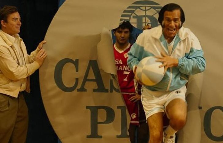 Un actor todo terreno acompañando una de las escenas en el capítulo 4.