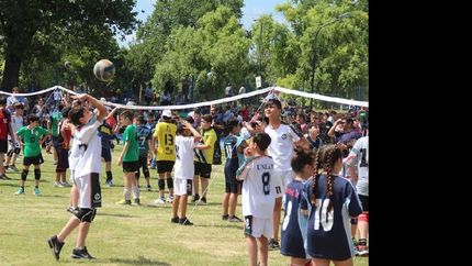 mas de mil nenes disfrutaron con la fiesta del mini-voley