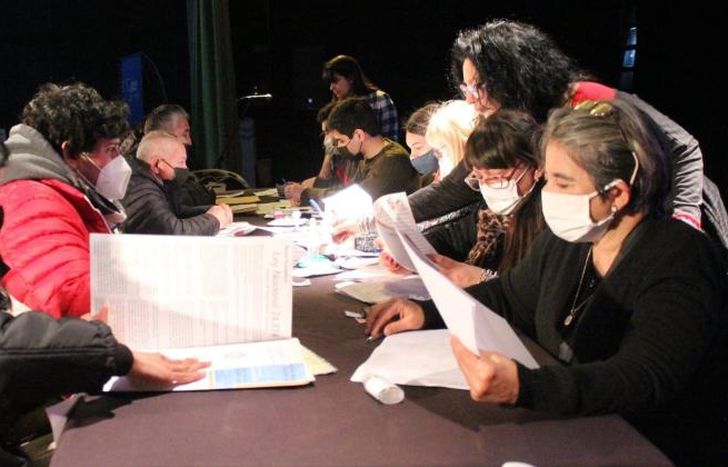 Vecinos recibirán información sobre cómo iniciar los trámites.