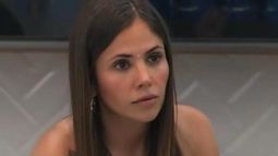Hay fuertes rumores de que Romina Uhrig rompió el aislamiento en la casa de Gran Hermano.