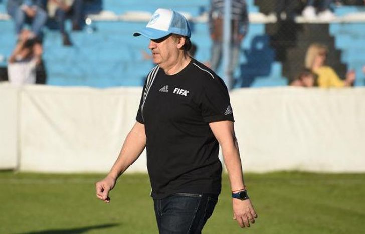 Perazzo ultima detalles de su equipo.