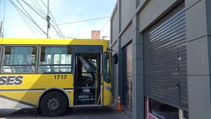 El colectivo se habría quedado sin frenos.