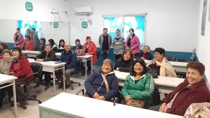 Adultos mayores aprendieron a usar la Cuenta DNI.