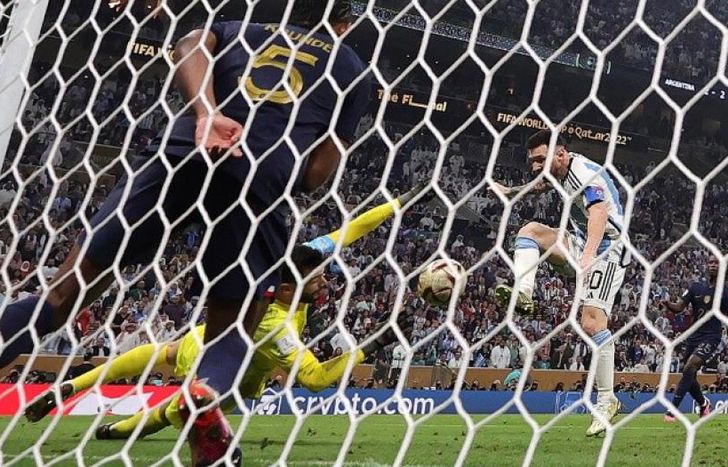 El gol de la polémica de Messi a Francia.