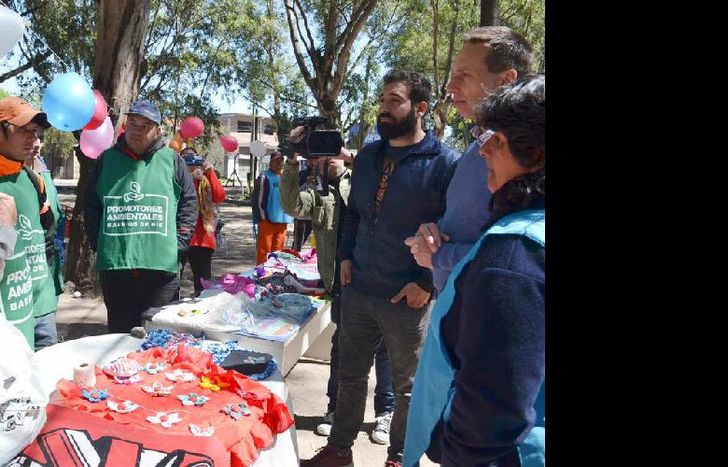 Los productos se exhibieron en una feria al aire libre.