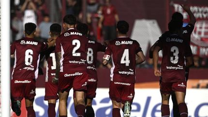 Todos quieren abrazar a Dylan Aquino. Todos quieren abrazar a Dylan Aquino.