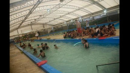 aprendiendo a nadar: miles de chicos practican natacion gratis aprendiendo a nadar: miles de chicos practican natacion gratis