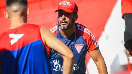 El DT del equipo de Lomas. El DT del equipo de Lomas.