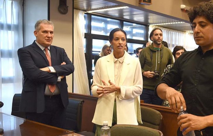 Marcos Bazán junto a sus abogados, tras la histórica absolución.