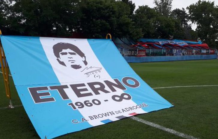 Así recibió el Arandilla la salida de los equipos a la cancha.