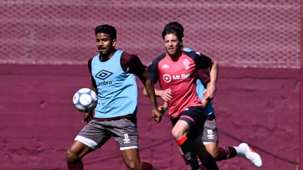 Raúl Loaiza sumó minutos en el amistoso de Lanús ante Huracán.