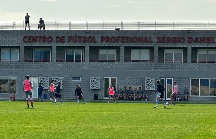 Los suplentes de Temperley tuvieron acción.