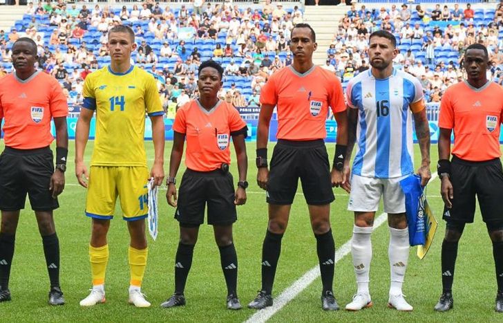 Argentina va por la clasificación a cuartos.