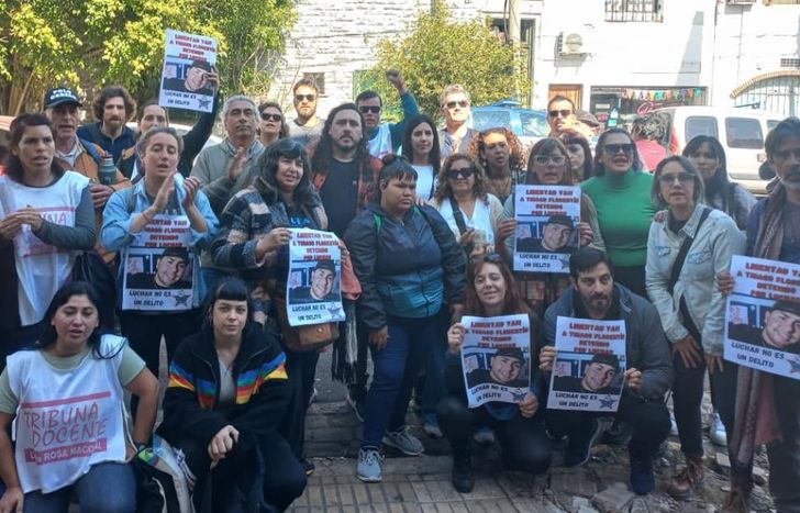 Diferentes organizaciones protestan en el Juzgado N°2, donde fue trasladado el joven de 22 años.