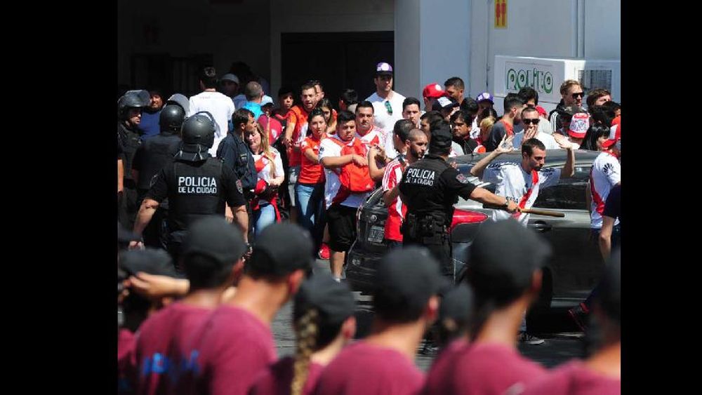 Hubo incidente durante todo el día y la jornada terminó con alrededor de 60 detenidos.