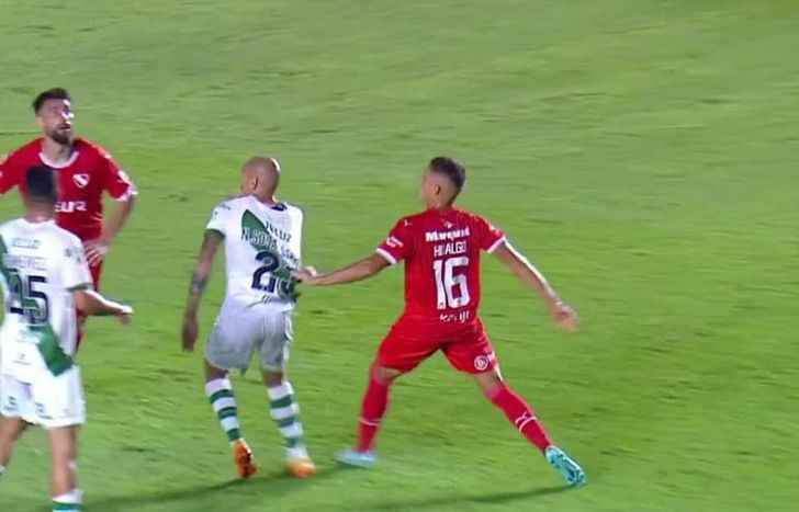 El partido entre Banfield e Independiente no tuvo goles, pero si polémicas.