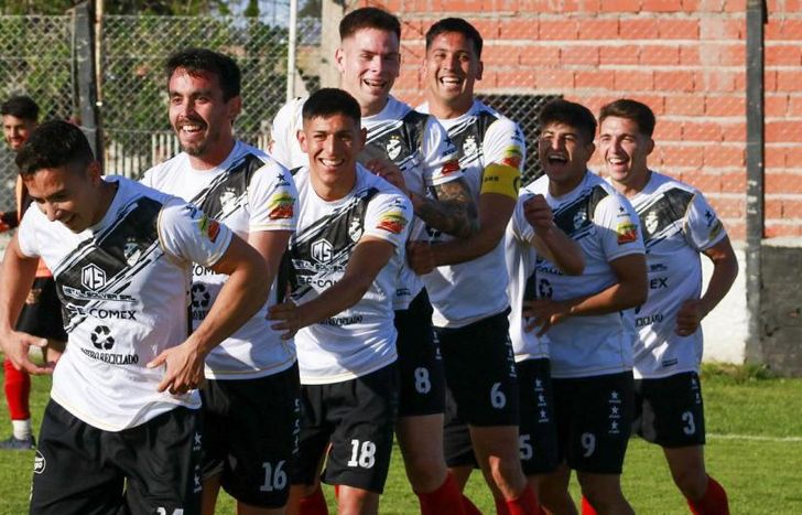 El festejo luego del gol de Emanuel Díaz.