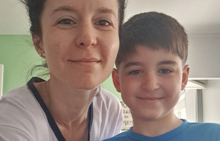 Natalia Ciak, con su hijo, Joaquín.