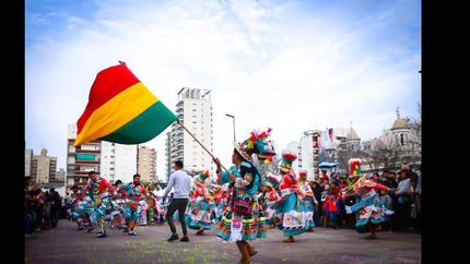 desfile, musica y alegria en el quinto encuentro de bolivia mistica en lomas