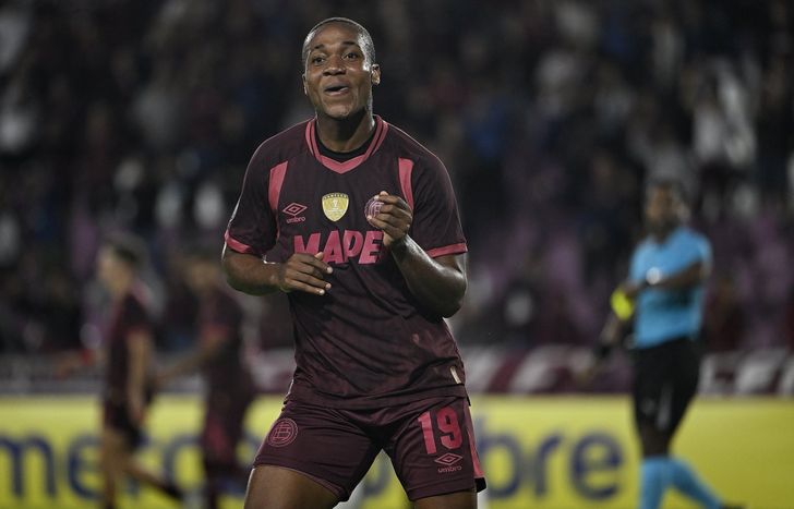 Yoshan Valois vivió una semana de ensueño con la camiseta de Lanús.