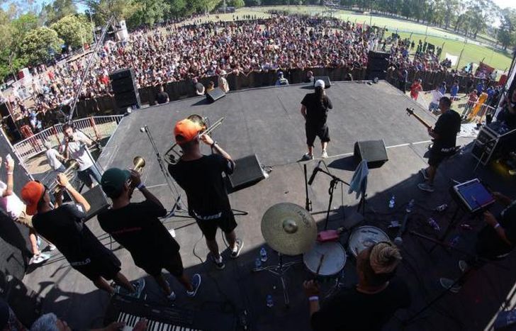 Una tarde a pura cumbia, fiesta y diversión en Lomas.