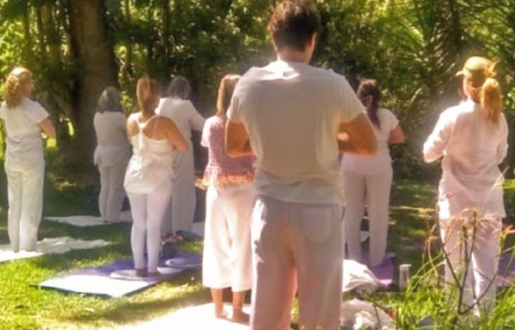 Para los interesados en capacitarse como profesores de yoga o meditación.