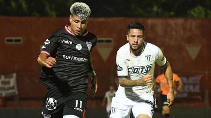 Tomás Pérez conduce un avance. Tomás Pérez conduce un avance.
