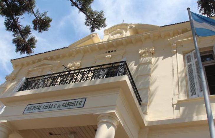 Renovaron la histórica fachada del hospital.