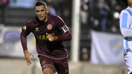 José Sand, otra vez figura en Lanús. José Sand, otra vez figura en Lanús.