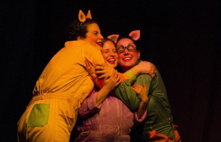 Los tres chanchitos, en Las Nobles Bestias.