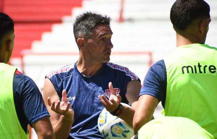 Leonardo Lemos, el DT de Los Andes, ultima detalles.
