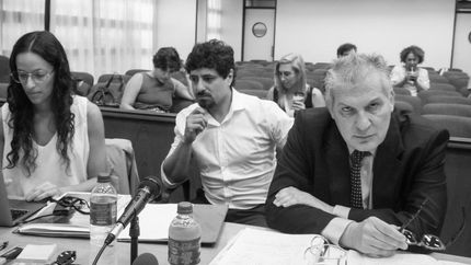 Diario La Unión | Marcos Bazán junto a sus abogados defensores: Camila Calvo y Manuel Garrido.