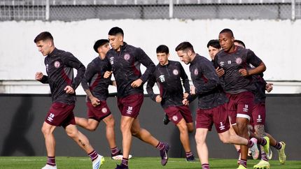 Lanús entrenó en el club Aucas. Lanús entrenó en el club Aucas.