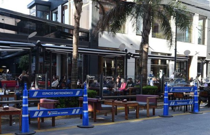 En Lomas, los bares funcionan con protocolo.