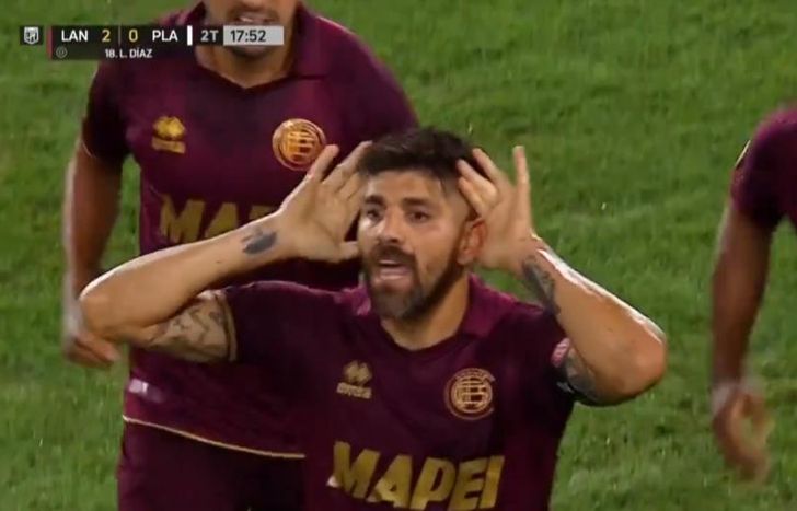 Leandro Díaz le dedicó sus goles a los plateistas de Lanús que lo insultaron.