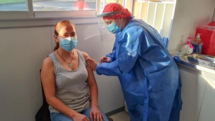 Avanza la vacunación y se proyectan terceras dosis.