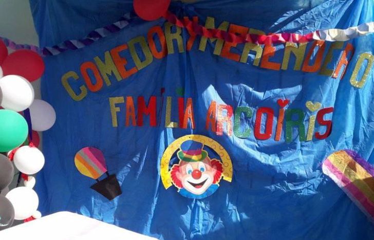 Todos los años, cortan la calle para festejar junto a los niños del barrio.