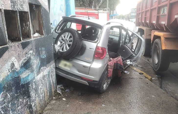 Así quedó el auto tras el choque.