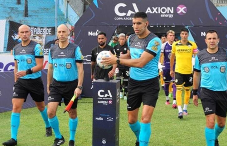 El partido más polémico de Joaquín Gil fue Deportivo Riestra vs Comunicaciones, por Copa Argentina.