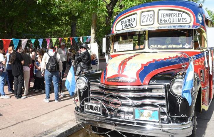Los vecinos se interiorizan sobre la historia de Lomas.