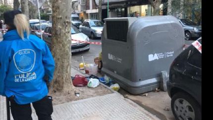 hallan muerto a un bebe dentro de un contenedor en recoleta