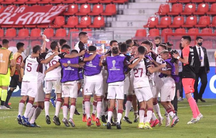 Todo Lanús da rienda suelta a la alegría en Avellaneda.