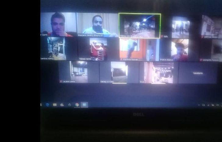 Las clases por Zoom son el punto de encuentros de los profes y los chicos.