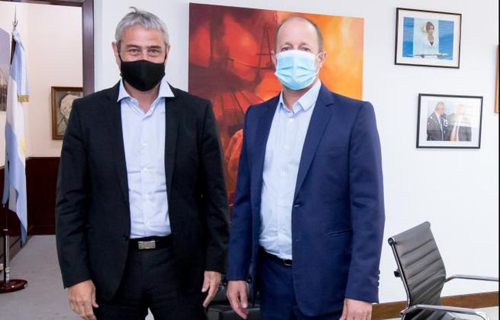 Ferraresi e Insaurralde antes de compartir la reunión.