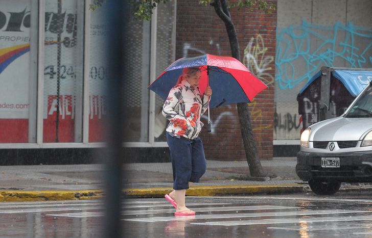 Lluvias y tormentas: en Lomas cayó en una hora lo que se esperaba para todo abril.