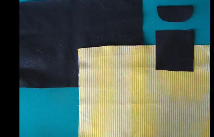 Cortar un rectángulo de tela estampada de 30x40 cm y otro de tela vinílica. De la misma tela vinílica cortar para el bolsillo un rectángulo de 12x10 cm y la solapa de 10x4 cm.